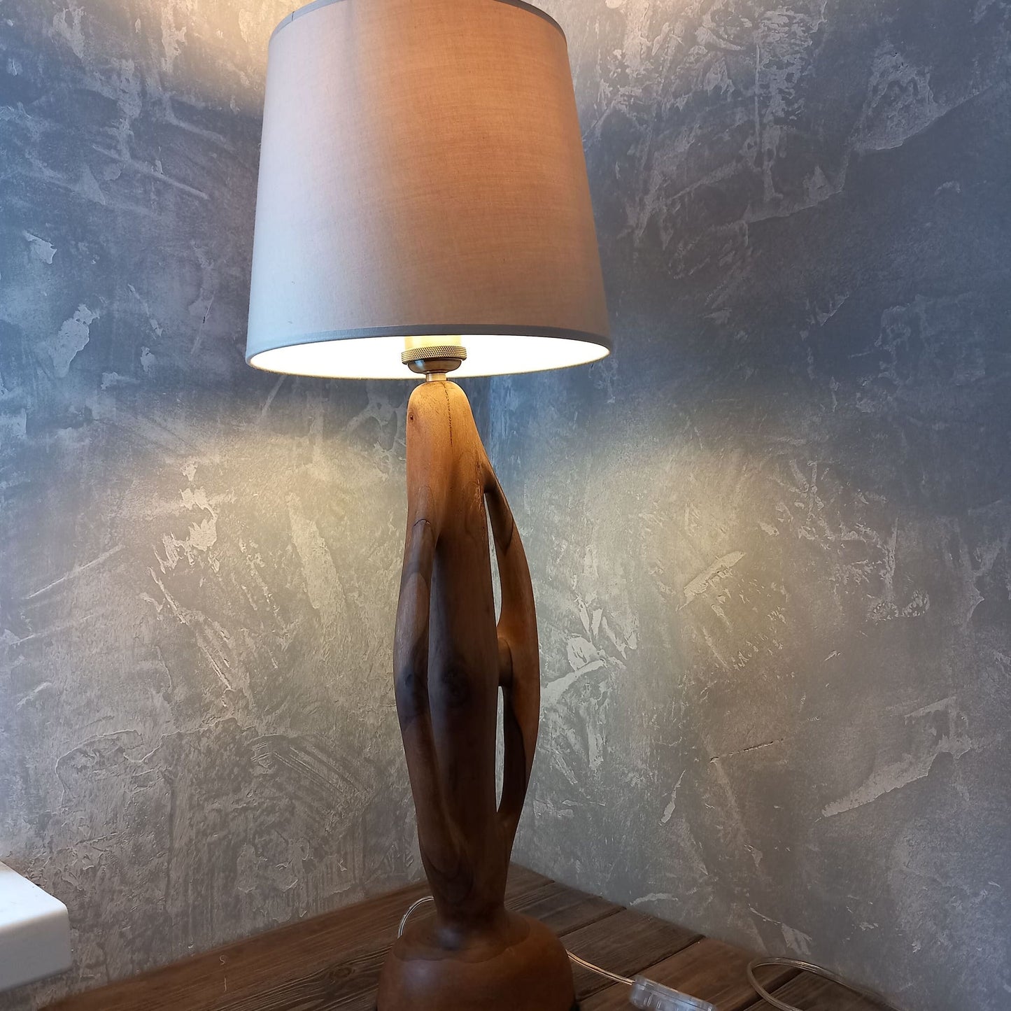 Antico Strange Base Table Lamp