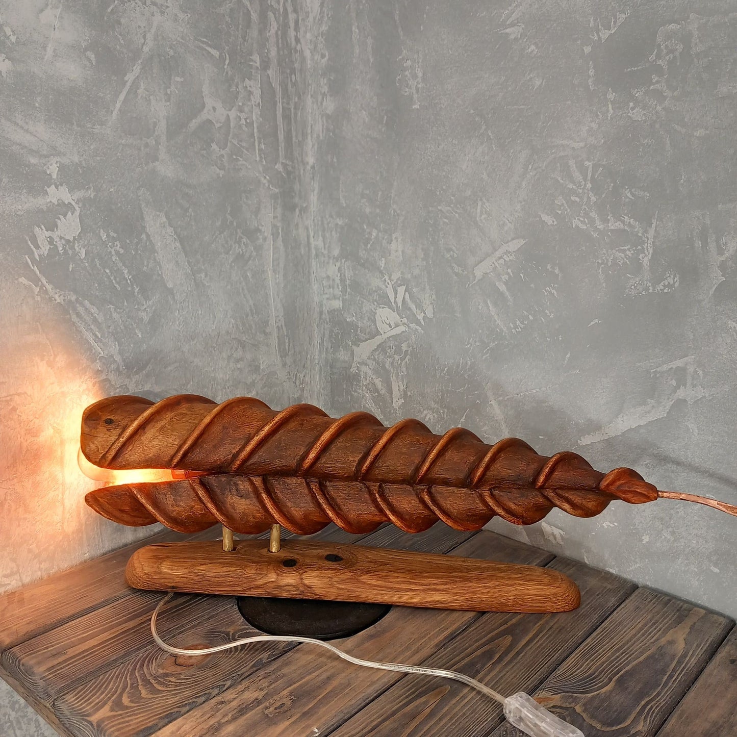Handcrafted Illuminated Sculpture Dry Leaf